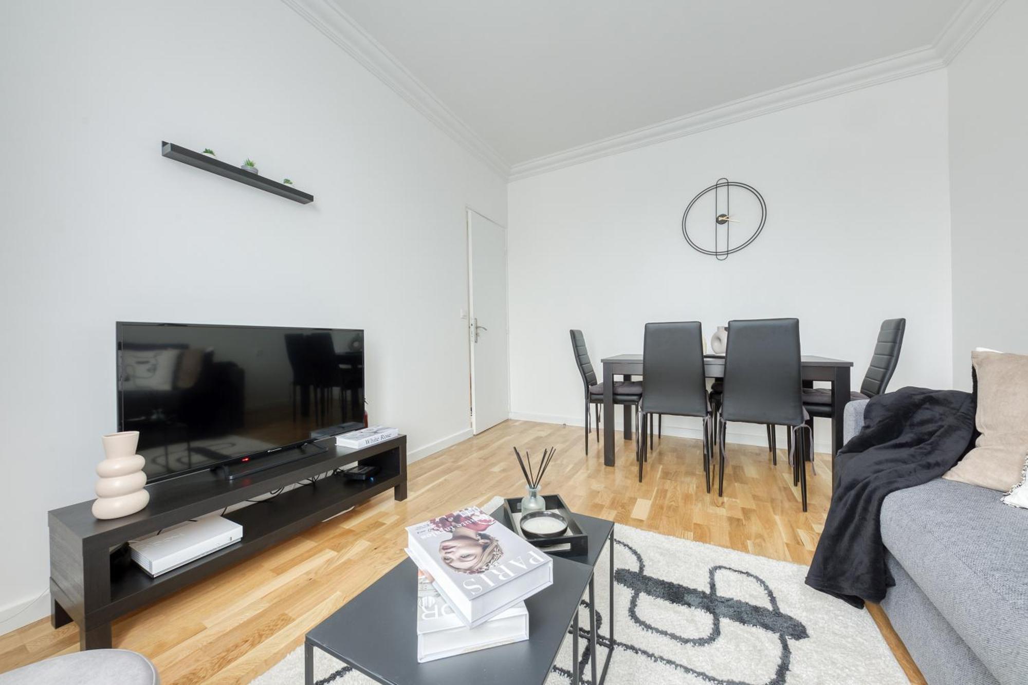 Maison 8 Personnes - Parking - Metro 7 Et Rer B A 6 Minutes La Courneuve Exterior photo